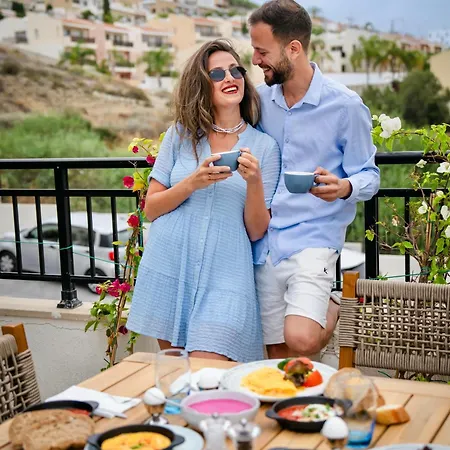 Wellclub - Family Wellness & Seaview Suites Пафос